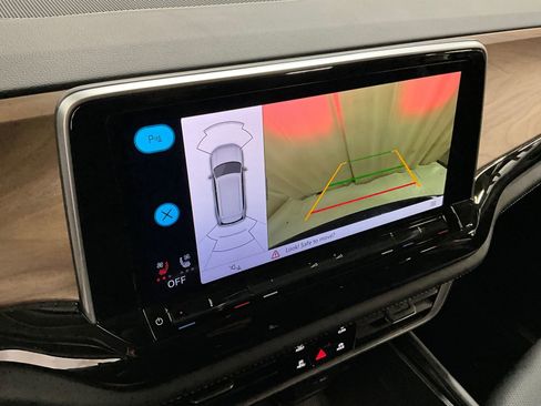 Used 2025 Volkswagen Atlas SE image 17