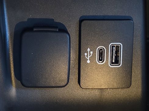 Used 2025 Ford Explorer ST image 18