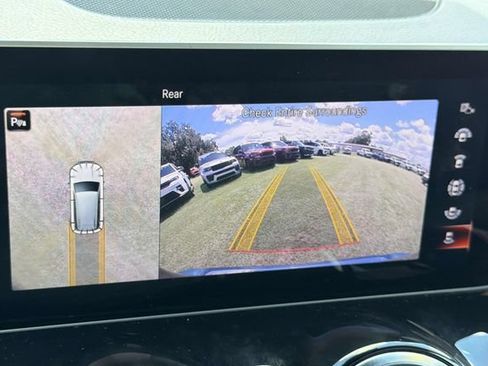 Used 2020 Mercedes-Benz GLB 250 image 32