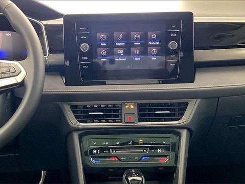 New 2026 Volkswagen Taos SE image 8