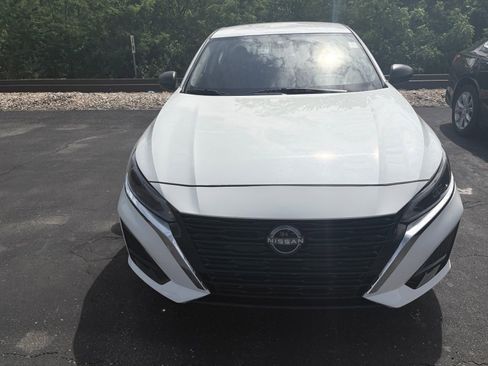 Used 2025 Nissan Altima 2.5 SV FWD image 2