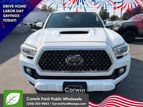 Used 2019 Toyota Tacoma TRD Sport AWD/4WD image 2