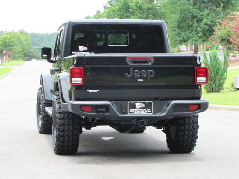 Used 2023 Jeep Gladiator Sport AWD/4WD image 10