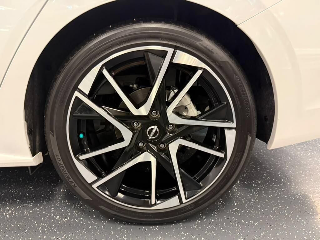 Used 2025 Nissan Sentra SR w/ SR Premium Package FWD image 15