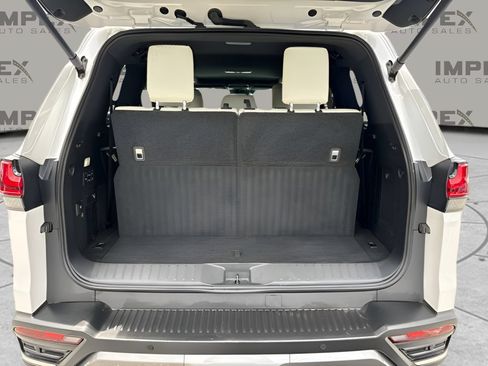 Used 2025 Lexus LX 600 4WD w/ Accessory Package (2T) image 32