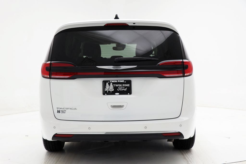 Used 2024 Chrysler Pacifica Touring-L FWD image 7