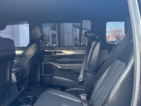 Used 2024 Jeep Wagoneer Series II image 6