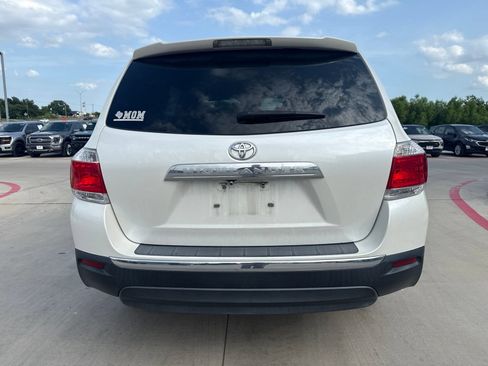 Used 2013 Toyota Highlander FWD image 4