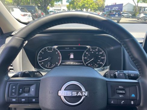 Used 2025 Nissan Rogue SV AWD/4WD image 29