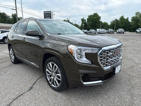 Used 2023 GMC Terrain Denali w/ Denali Premium Package AWD/4WD image 3