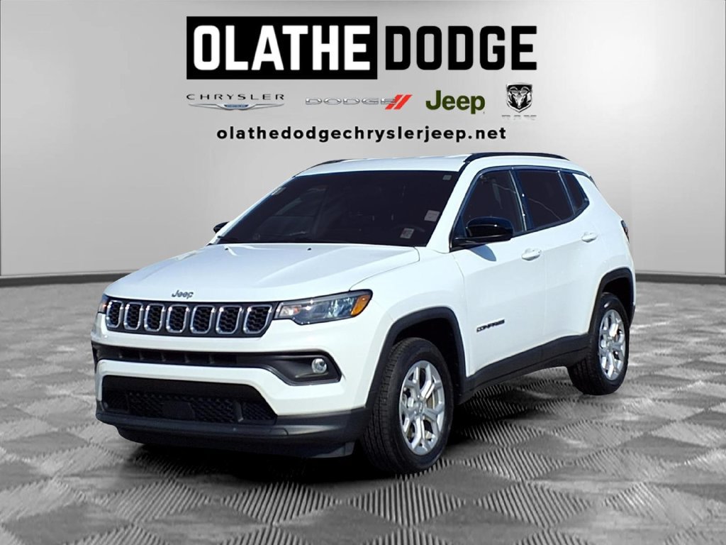 Used 2024 Jeep Compass Latitude AWD/4WD image 1