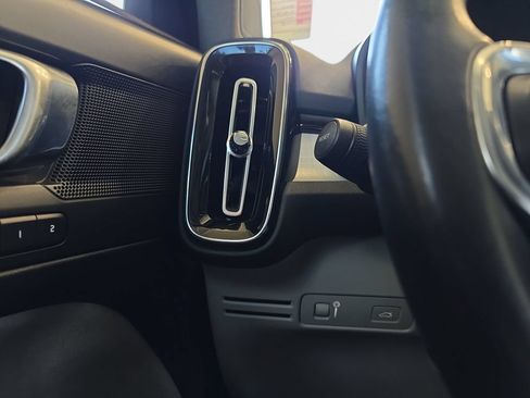 Used 2019 Volvo XC40 T5 Momentum AWD/4WD image 27