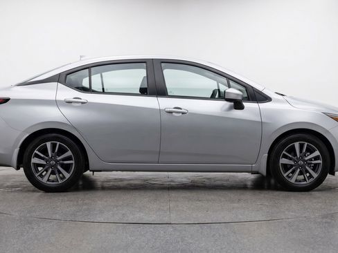 Used 2025 Nissan Versa SV FWD image 11