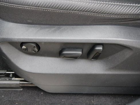 Used 2022 Volkswagen Atlas Cross Sport SE image 10