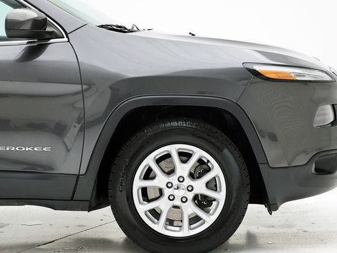 Used 2017 Jeep Cherokee Latitude w/ True North Edition image 4