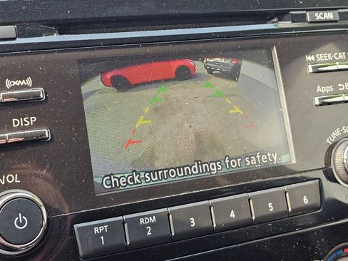 Used 2016 Nissan Rogue SV image 32