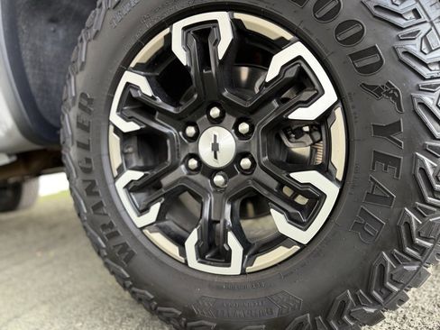 Used 2024 Chevrolet Silverado 1500 ZR2 w/ Technology Package image 21