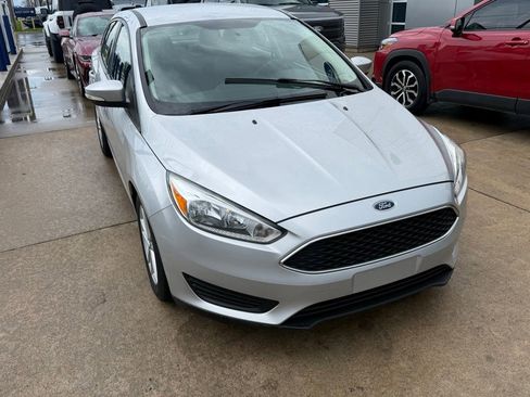 Certified 2017 Ford Focus SE image 3