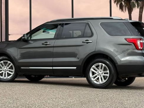 Used 2017 Ford Explorer XLT w/ Equipment Group 202A FWD image 6