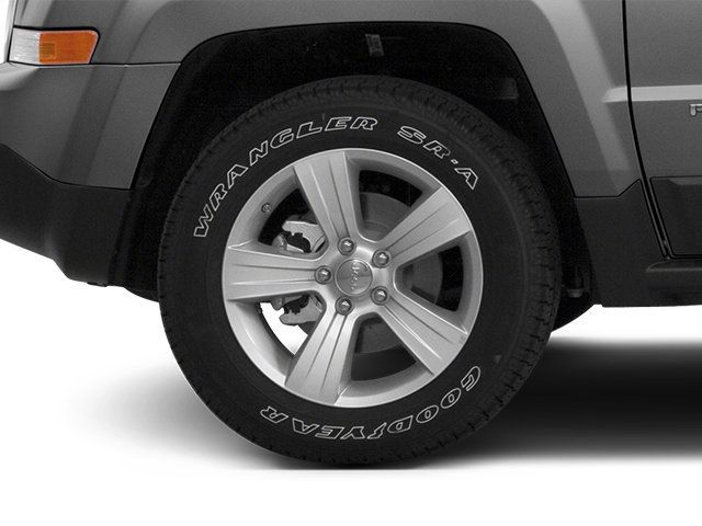 Used 2014 Jeep Patriot Latitude FWD image 13