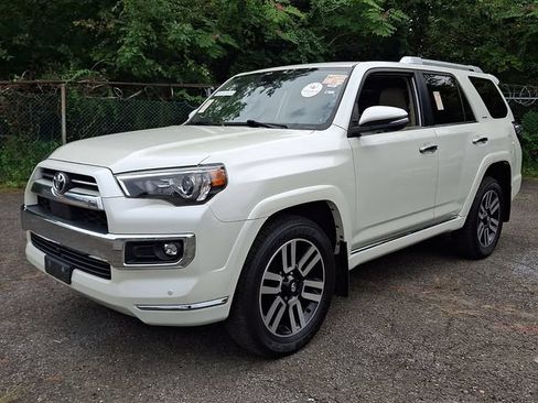 Certified 2022 Toyota 4Runner Limited AWD/4WD image 2