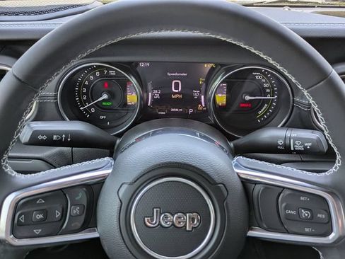 Used 2023 Jeep Wrangler Unlimited Sahara AWD/4WD image 27