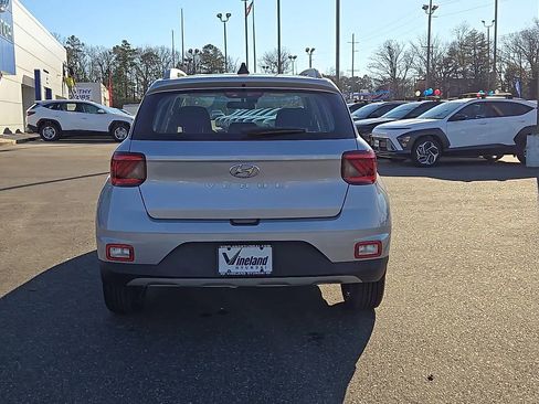 Certified 2022 Hyundai Venue SEL image 7