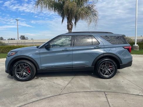 New 2026 Ford Explorer ST-Line w/ ST-Line Street Pack image 2