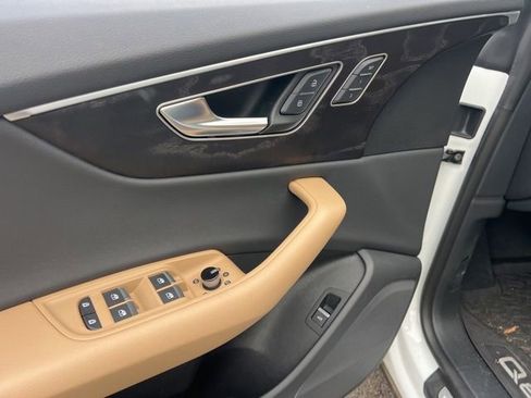 Certified 2025 Audi Q8 Premium w/ Black Optic Package image 23