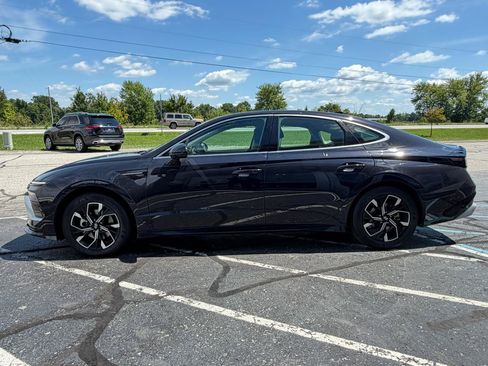 Used 2025 Hyundai Sonata SEL FWD image 2