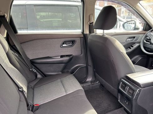 Used 2023 Nissan Rogue SV image 11