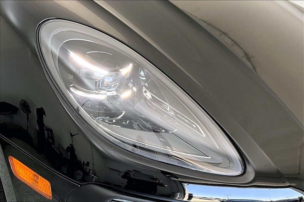 Used 2024 Porsche Macan w/ Premium Plus Package AWD/4WD image 36