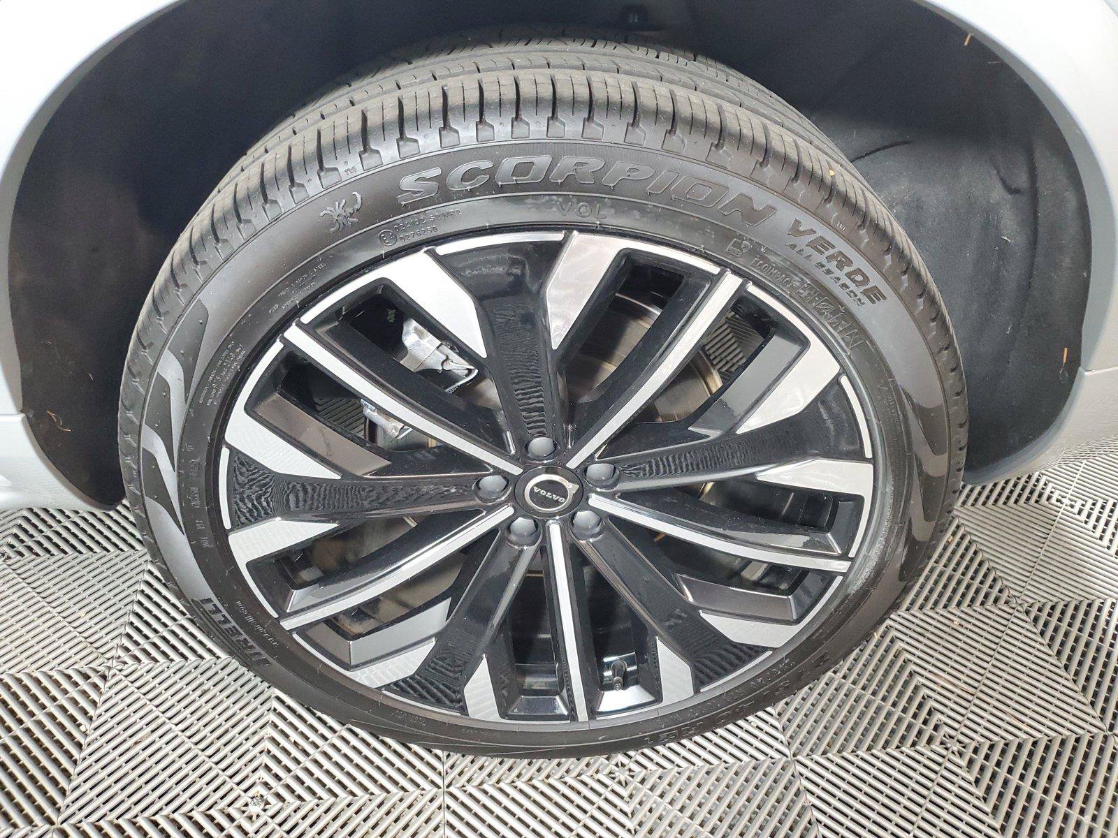 Certified 2026 Volvo XC90 B6 Plus AWD/4WD image 11