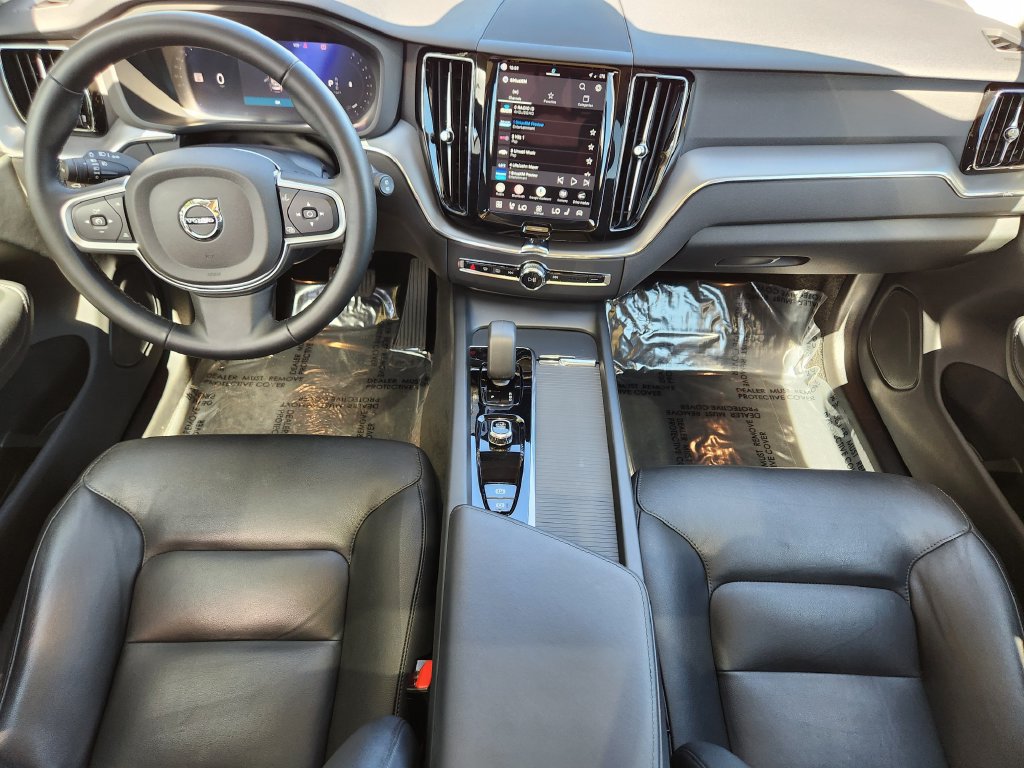 Used 2025 Volvo XC60 B5 Core AWD/4WD image 16