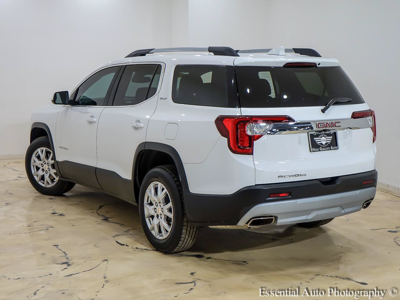 Used 2023 GMC Acadia SLT FWD image 10