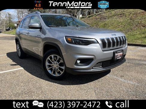 Used 2019 Jeep Cherokee Latitude Plus w/ Cold Weather Group AWD/4WD image 1