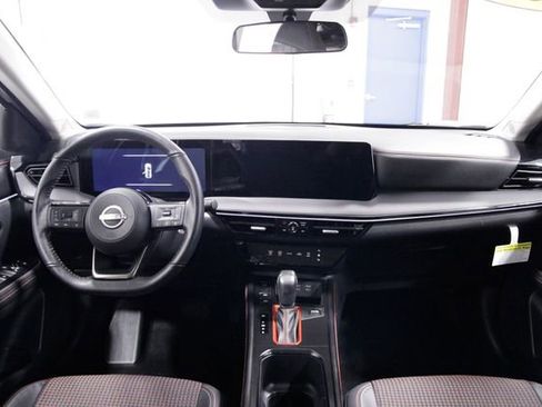 Used 2025 Nissan Kicks SR image 16