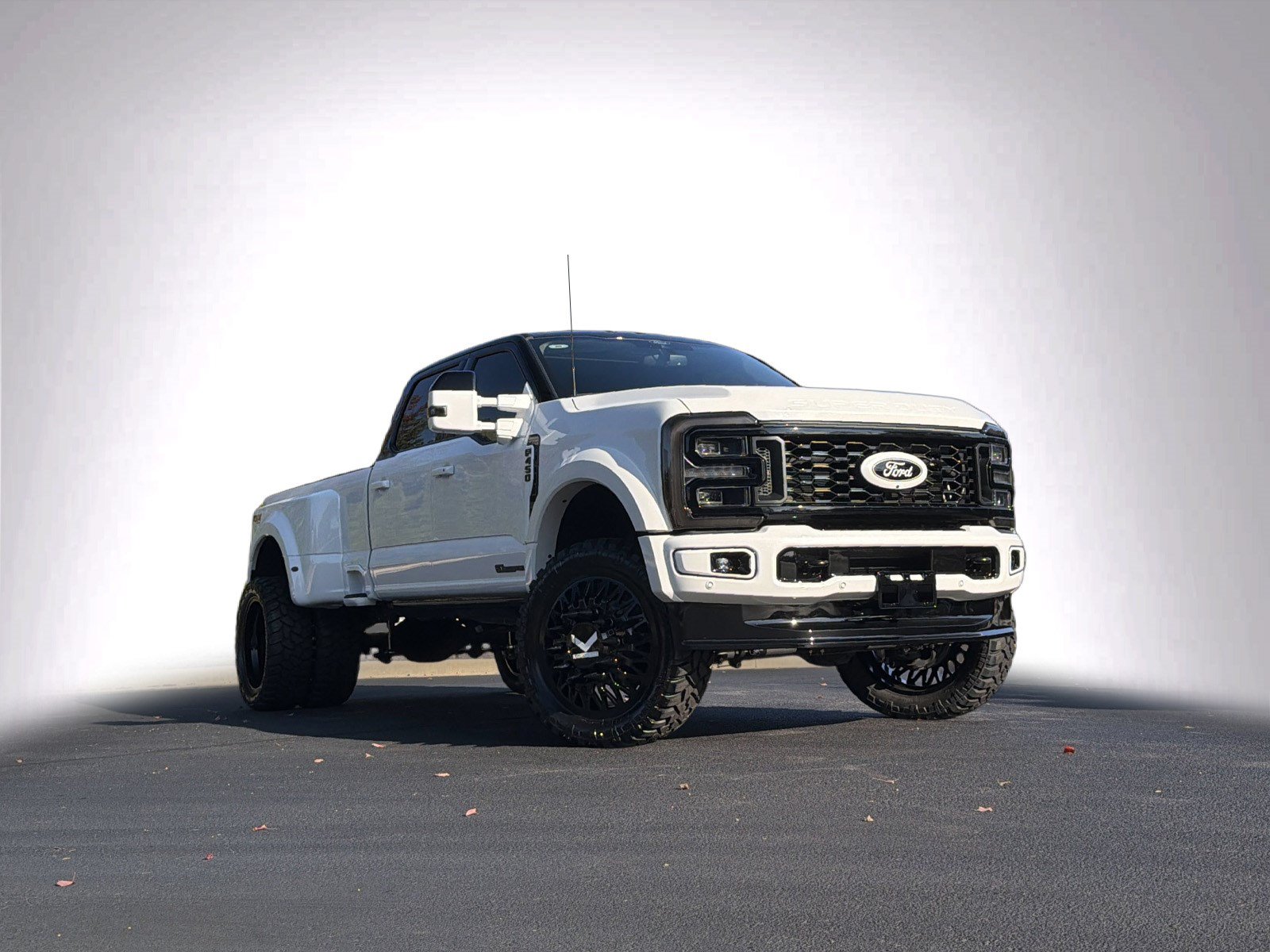 Used 2026 Ford F450 Platinum w/ Platinum Plus Package AWD/4WD image 2