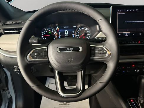 Used 2026 Jeep Compass Limited AWD/4WD image 13