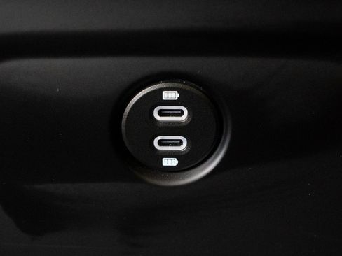 Used 2025 Porsche Macan image 36