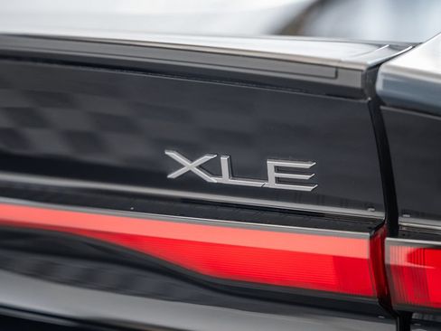 Certified 2023 Toyota Prius XLE FWD image 9