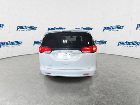 Used 2017 Chrysler Pacifica Touring FWD image 10