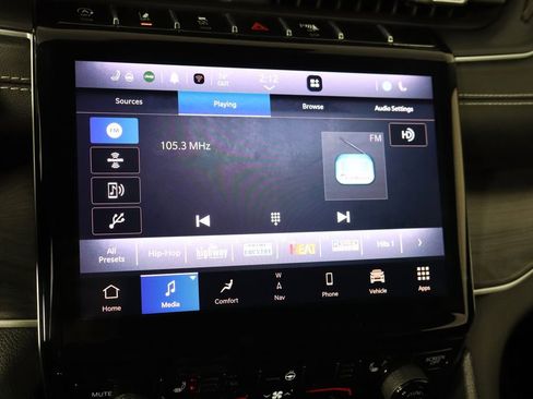 Used 2023 Jeep Grand Cherokee Limited w/ Black Appearance Package image 30