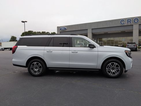Certified 2025 Ford Expedition Max Active RWD image 3