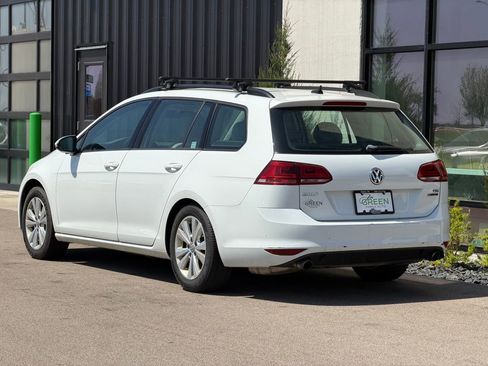 Used 2017 Volkswagen Golf S image 2