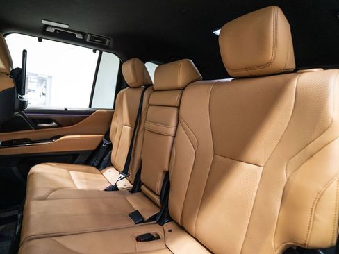 Used 2023 Lexus LX 600 4WD w/ Luxury Package image 43