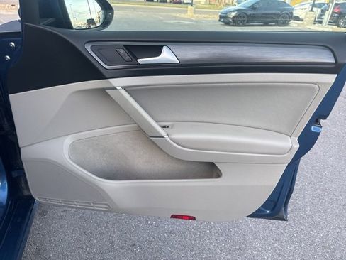 Used 2018 Volkswagen Golf S image 21