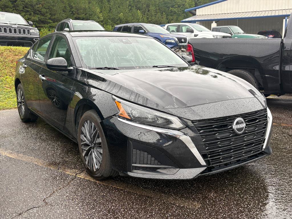Used 2025 Nissan Altima 2.5 SV AWD/4WD image 3
