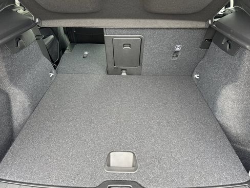 New 2026 Volvo XC40 B5 Core w/ Climate Package image 16