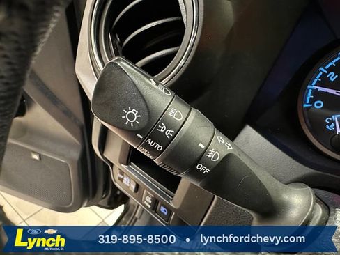 Used 2019 Toyota Tacoma TRD Off-Road AWD/4WD image 18